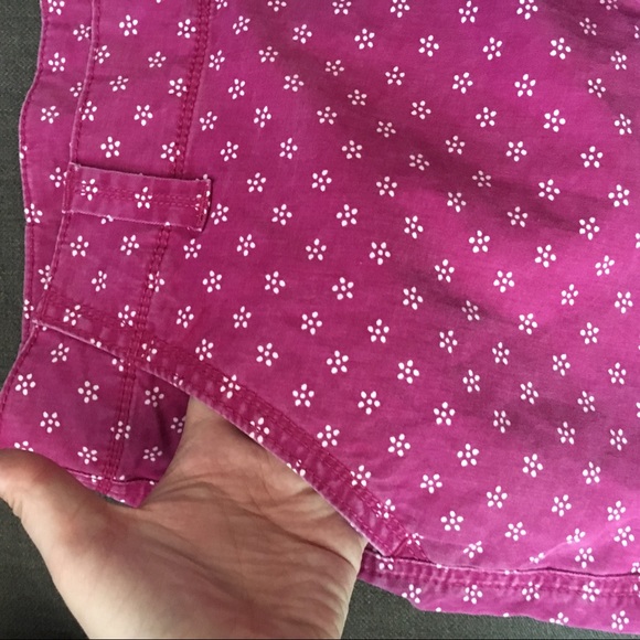 • magenta patterned medium length shorts • - Picture 7 of 7